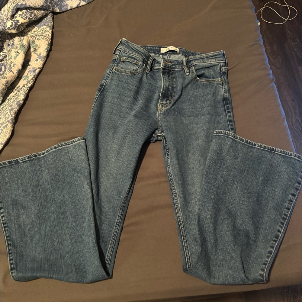 Abercrombie & Fitch The Flare Ultra High Rise Jean